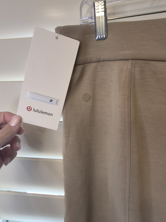 Lululemon Softstreme HR Straight Sz Large Leg 31" Inseam Pants Trousers $128 Ret - Picture 4 of 10